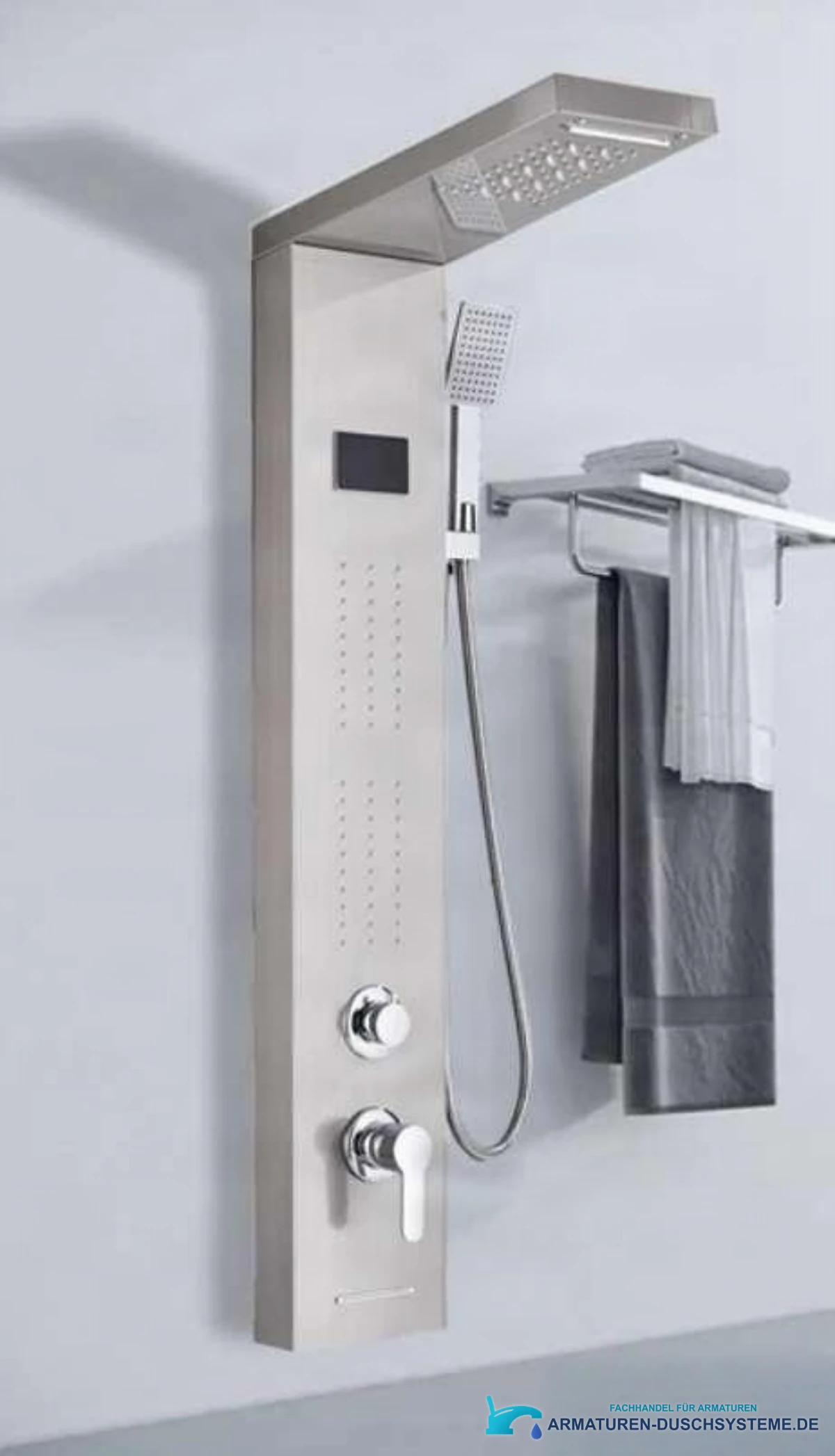 Luxus LED-Duschpaneel BSP1912 im Badezimmer mit heller Metalloberfläche