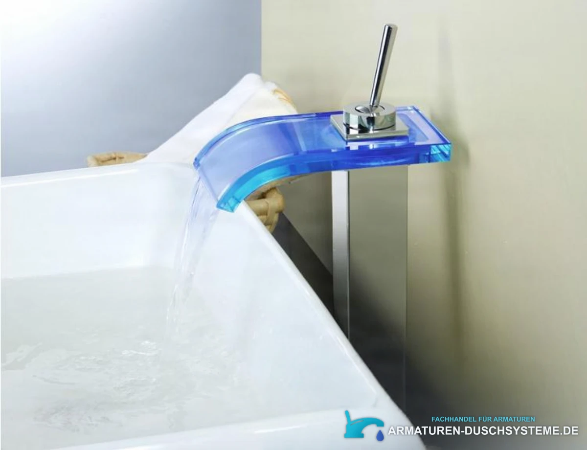 Badezimmerarmatur EYN x013 woo-986 im Einsatz an weißer Badewanne