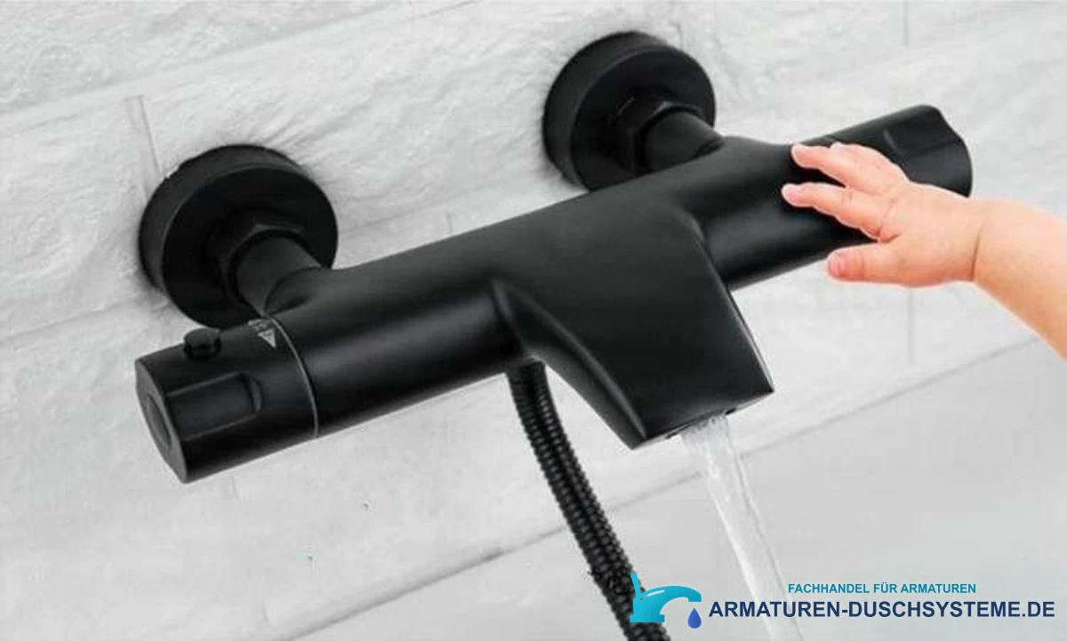 Schwarze thermostatische Wannenarmatur NTA1631 in Mattschwarz