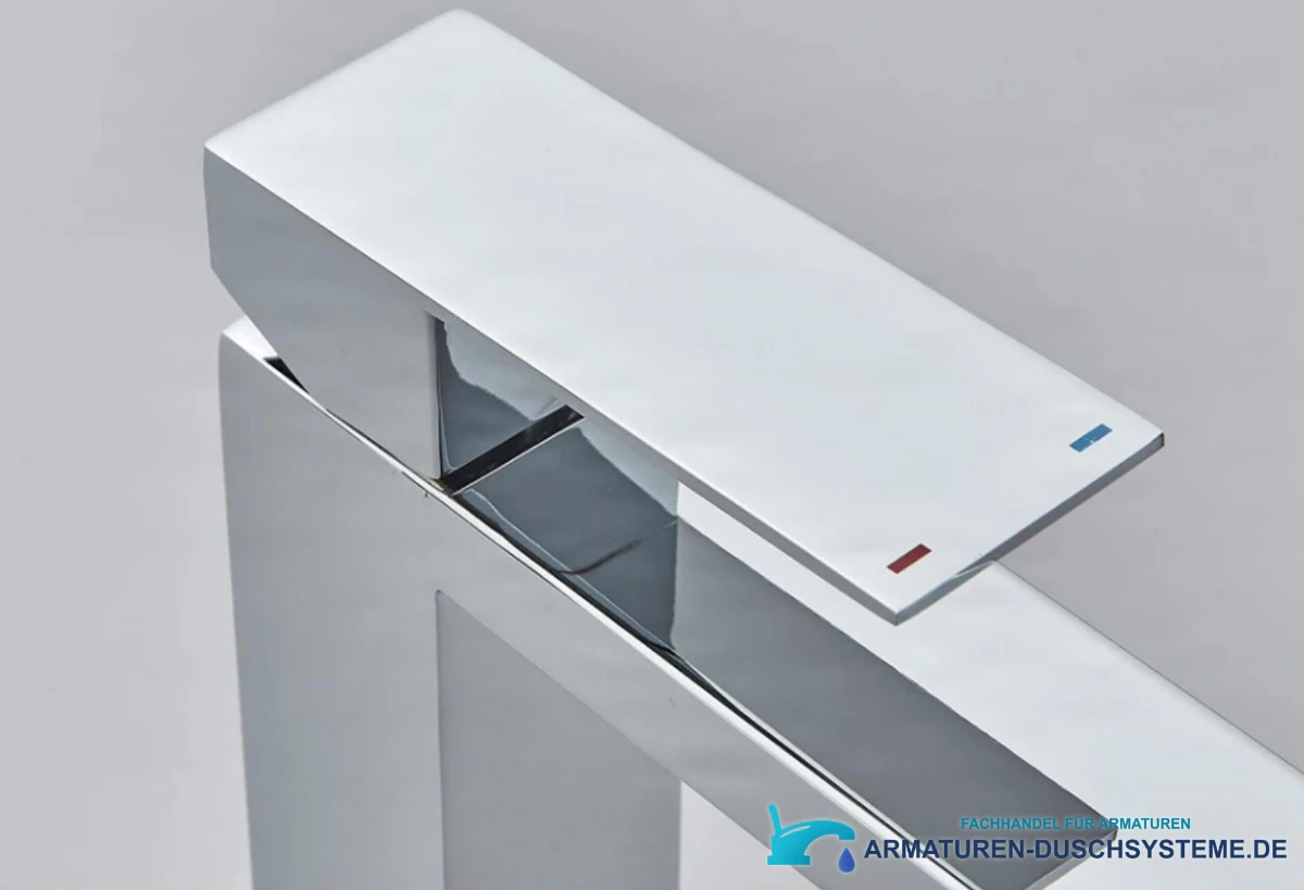 Detail des flachen Bedienhebels der Badarmatur BS1103