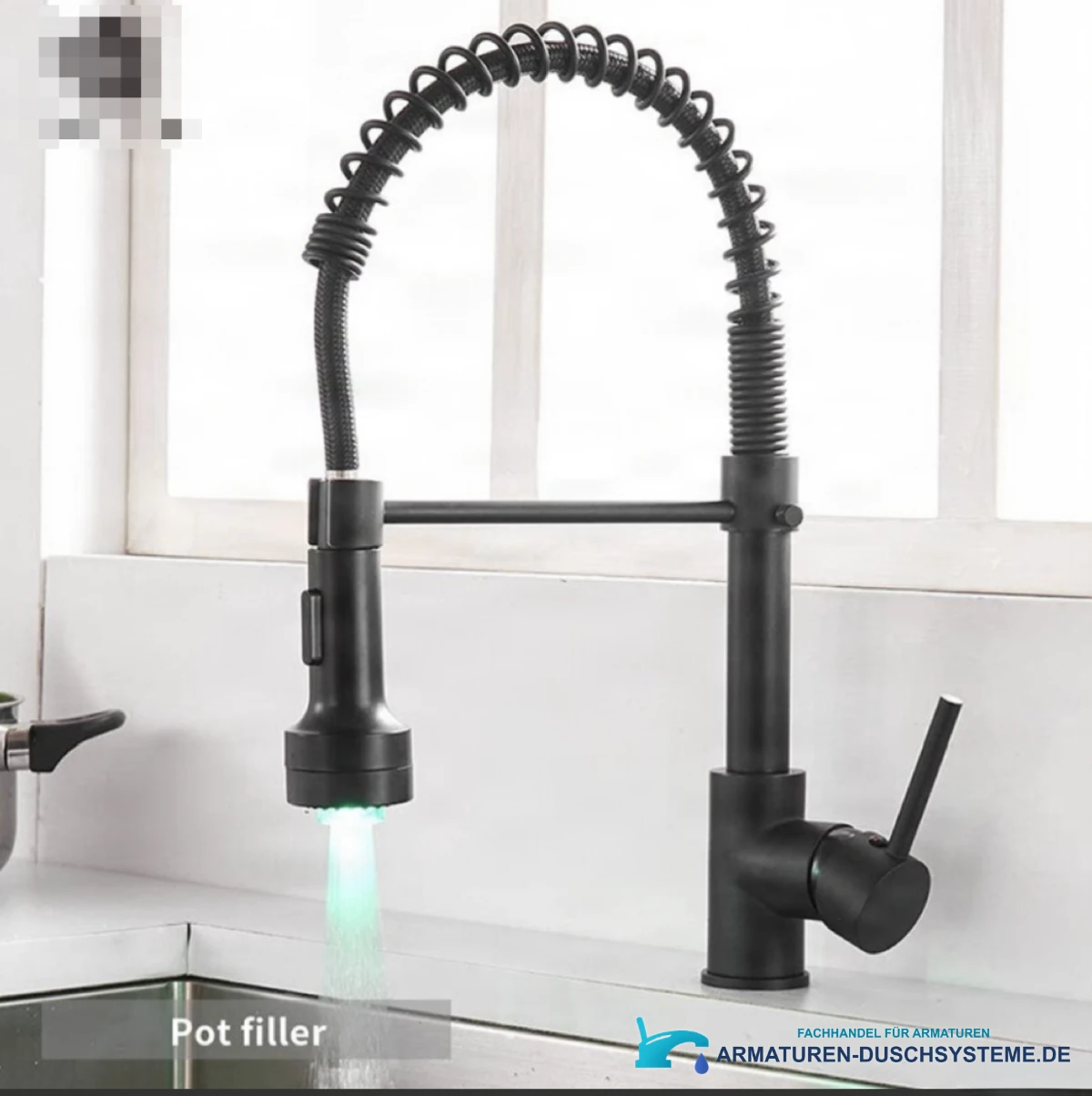Crna Kuhinjska Armatura Kb1507 Izvlecna Pipa Za Kuhinjo V Crni Barvi 1