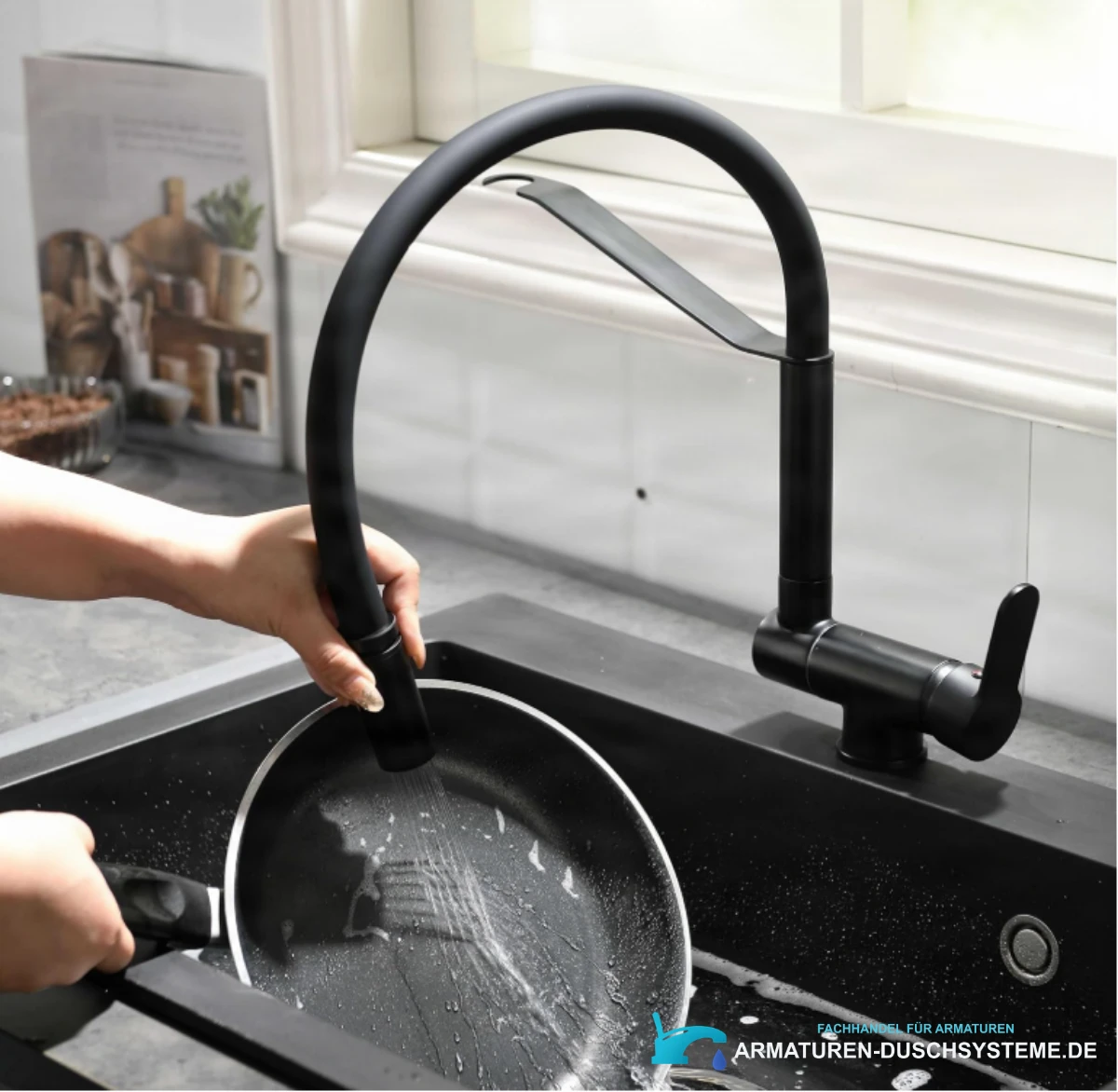 Detail des ausziehbaren Brausekopfs der klappbaren Küchenarmatur ELITE EDITION KW1202