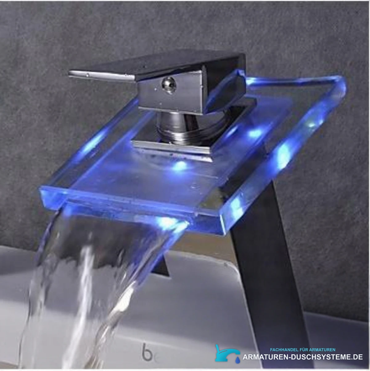 Wasserfallarmatur fürs Bad EYN cq0812 in poliertem Chrom mit blau beleuchtetem Glasauslauf