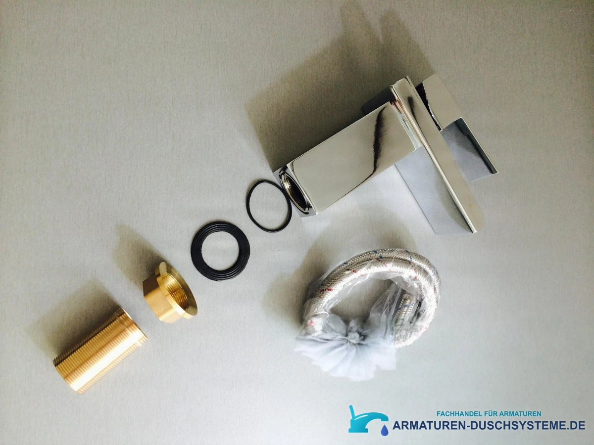LED-Badarmatur EYN-MF97 — Armatur mit Schläuchen und Montagesatz