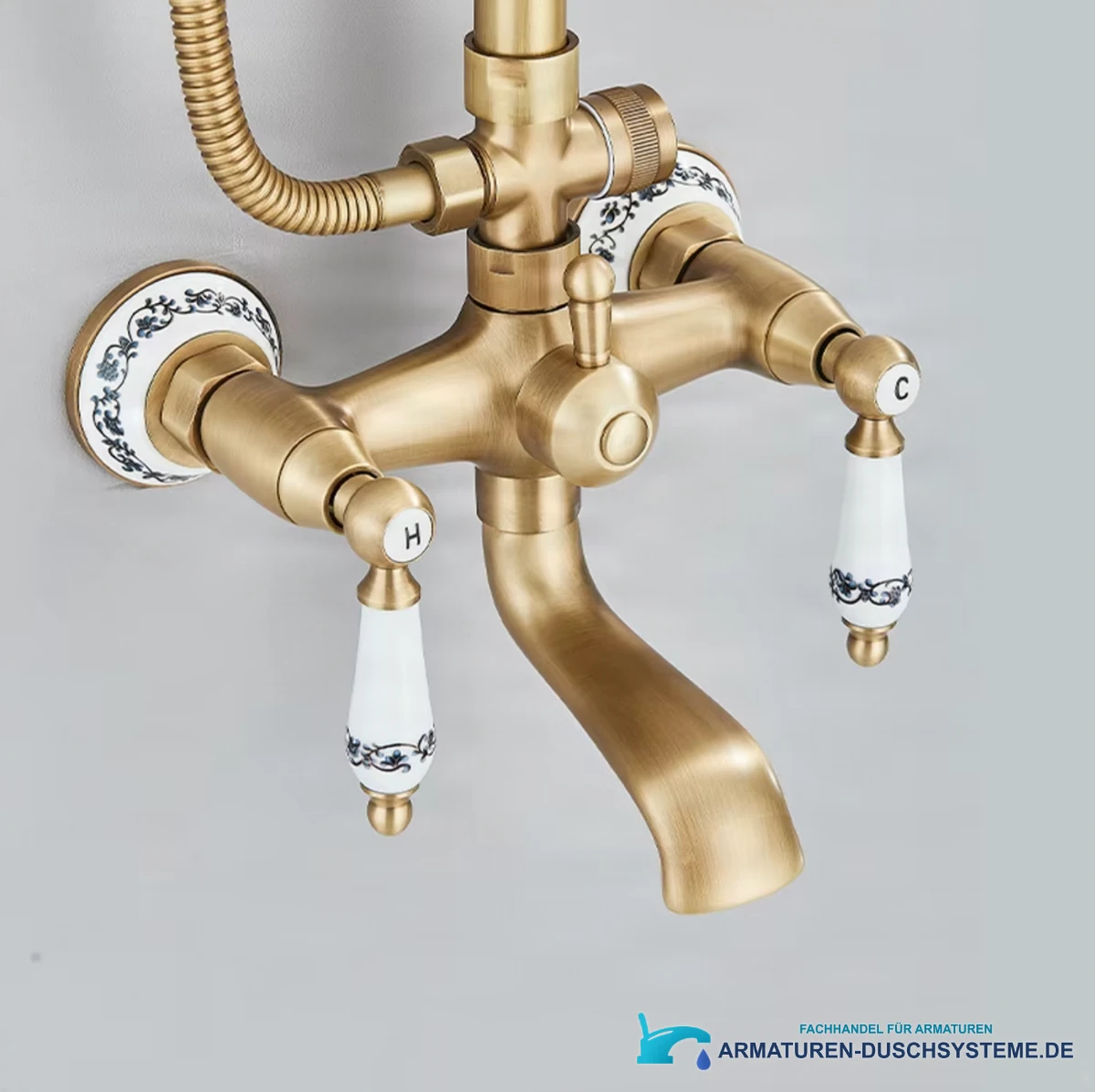 Detail der Aufputzarmatur mit Keramikgriffen des Duschsystems BSE1241