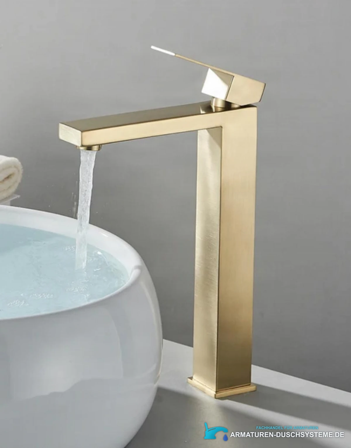 Elegante Badezimmerarmatur BS1103 im Einsatz an einem weißen Aufsatzwaschbecken