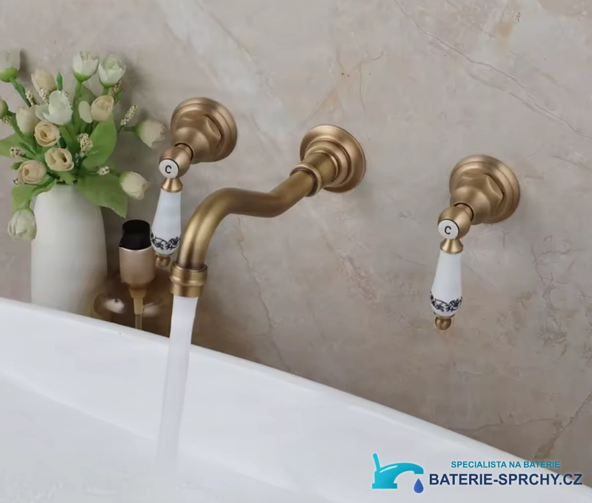 Rustikální nástěnná baterie AQ1405 ve vzhledu starožitné mosazi