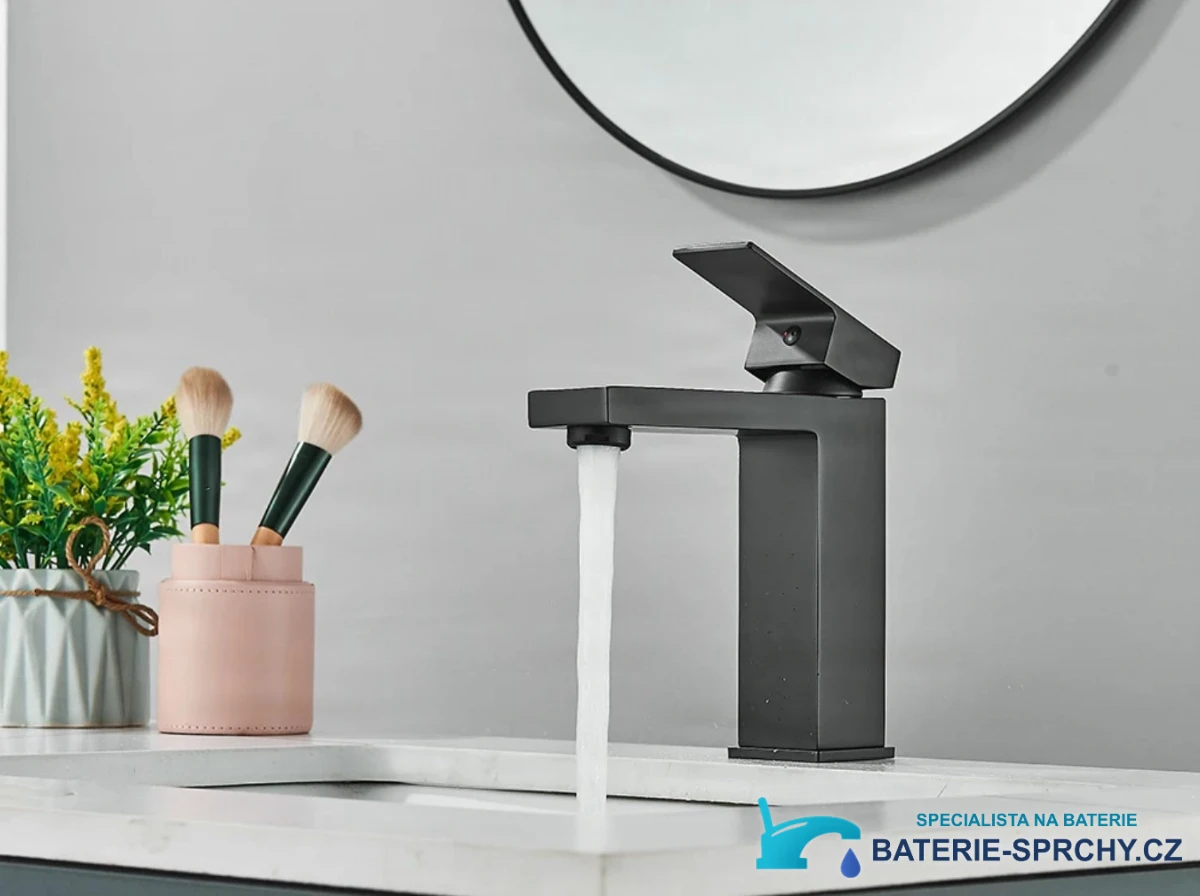 Elegantní koupelnová baterie BS1103 v matné černé
