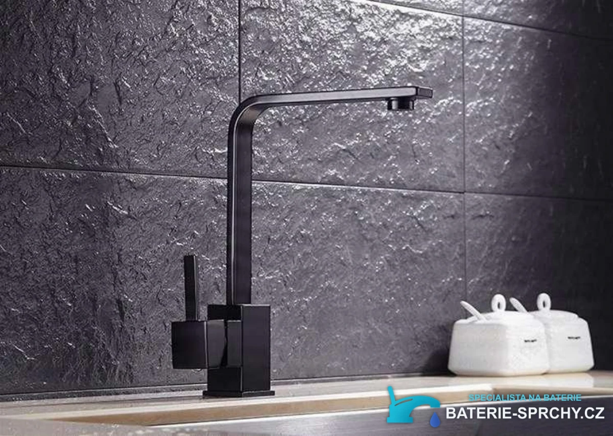 Kuchyňská nebo koupelnová baterie EYN0113 v matné černé