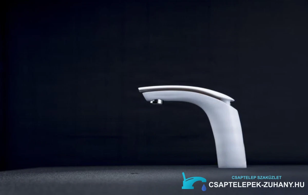Elegáns fehér KAB6116 csaptelep — oldalnézet lapos kifolyóval