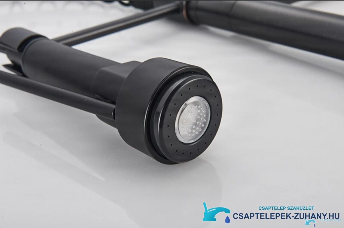 A fekete 0141b konyhai csaptelep zuhanyfejének részlete központi LED-betéttel