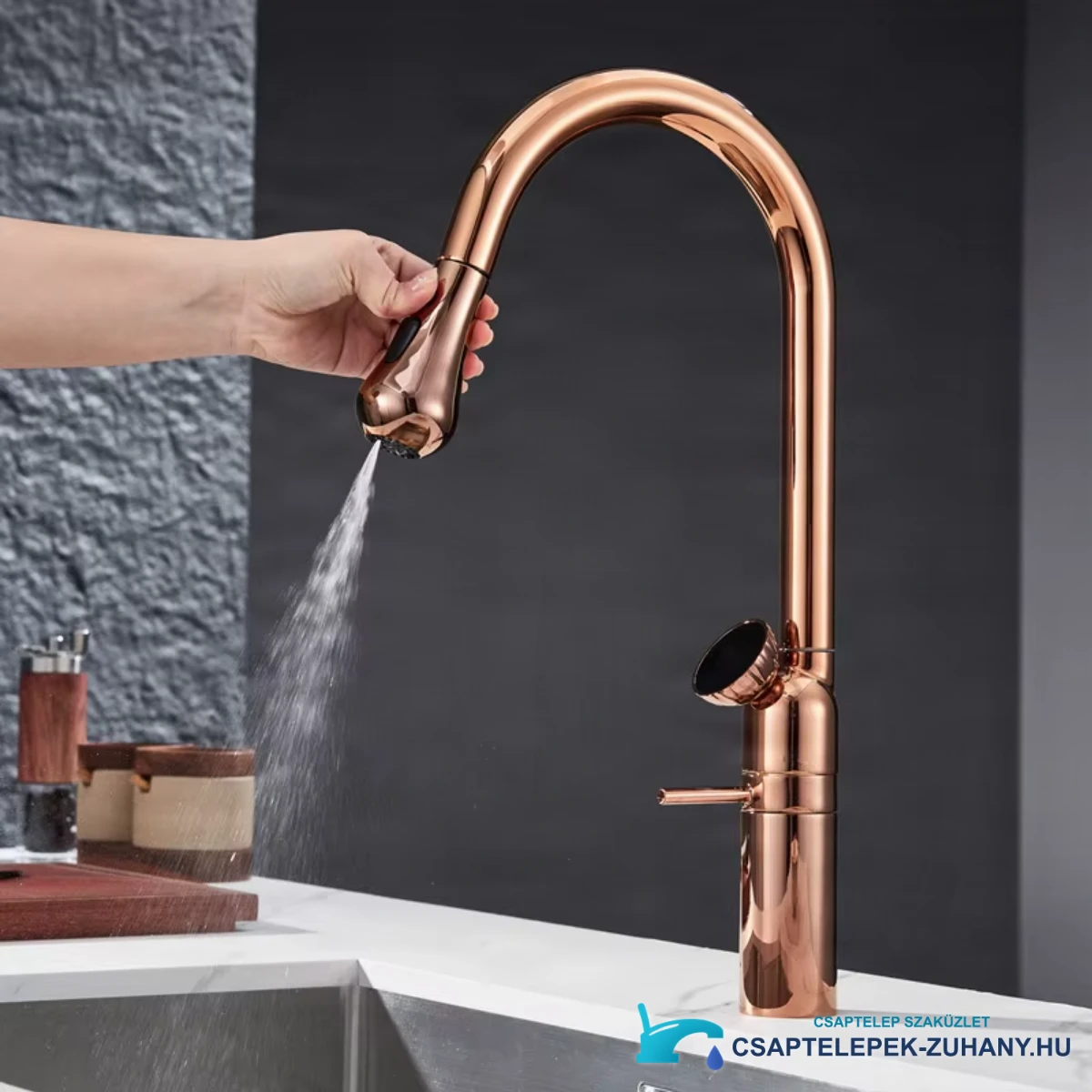 Luxus rozéarany egykaros mosogatócsap Multifunctio ELITE EDITION KF1694 használat közben