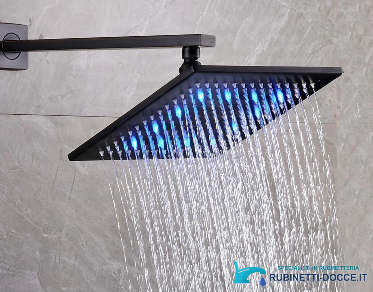 Sistema doccia da incasso EYN PT1036 con LED e getto a cascata, nelle finiture nero e nero opaco