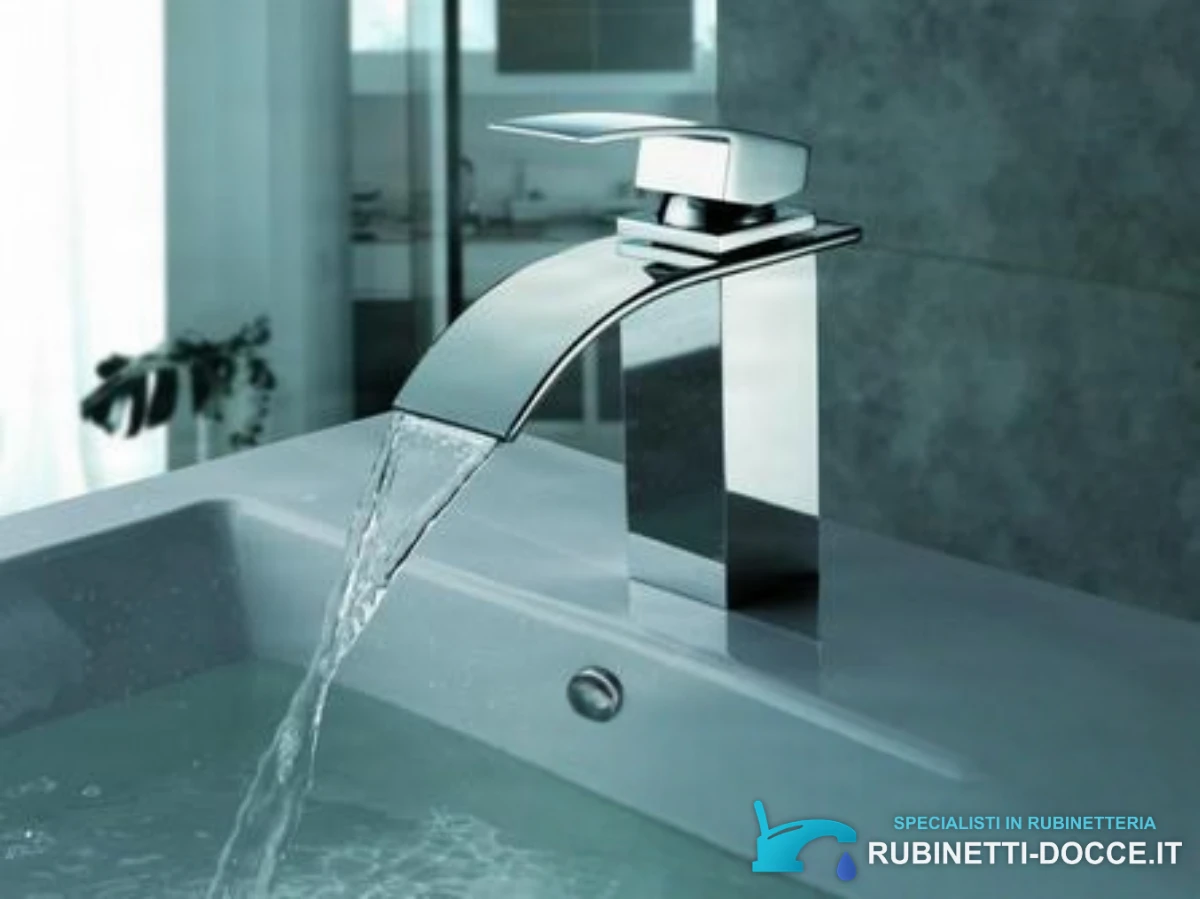Miscelatore per lavabo EYN103 in ottone con bocca a cascata, disponibile in più finiture