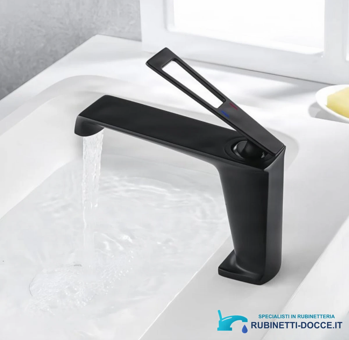 Rubinetto lavabo ELITE EDITION BBS1257 con bocca a cascata in nero opaco