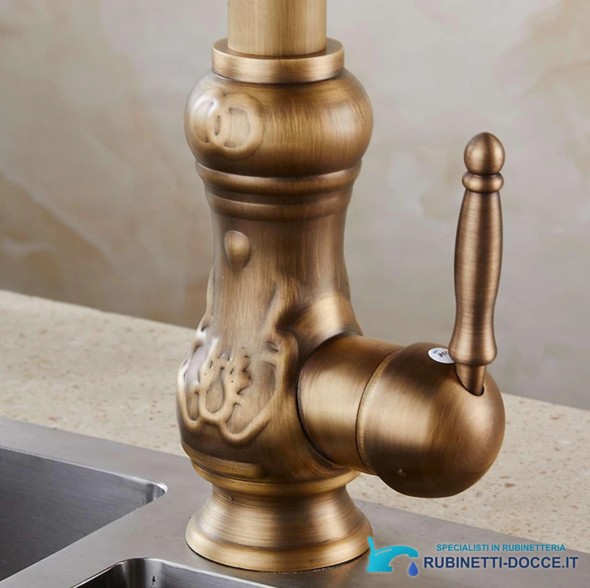Rubinetto da cucina EYN AQ1558 con LED e bocca girevole, in più finiture tra cui ottone antico e bronzo antico