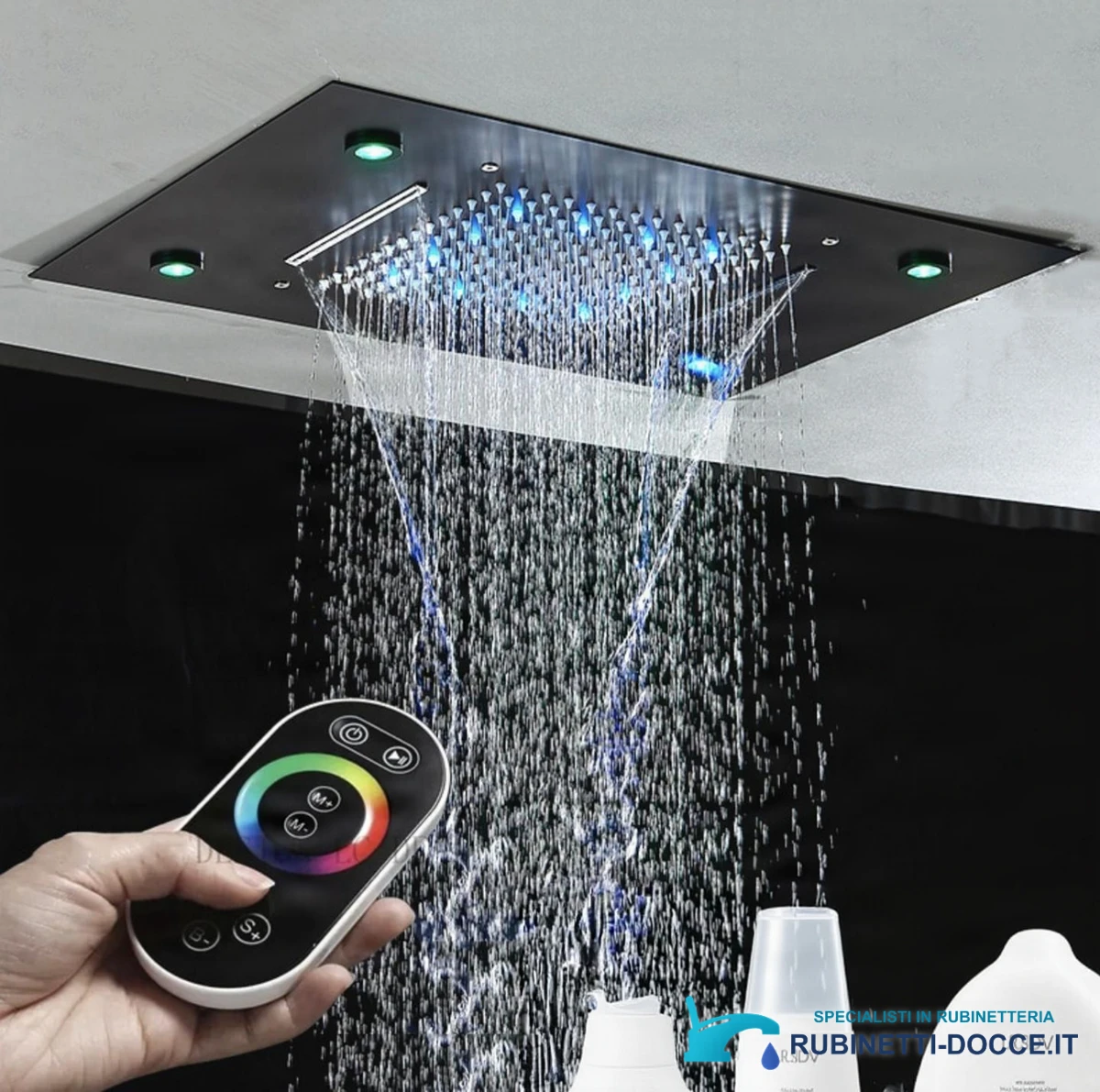 Sistema doccia da incasso EYN PT8899 con LED, termostato, cascata e getti multipli, in più finiture tra cui nero opaco e cromo
