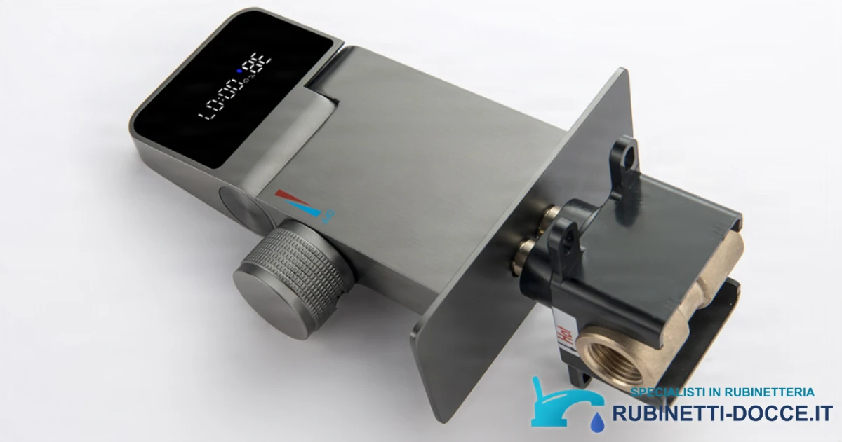 Rubinetto da parete ELITE EDITION BSW1500 con display della temperatura e bocca a cascata girevole a 180°, in più finiture