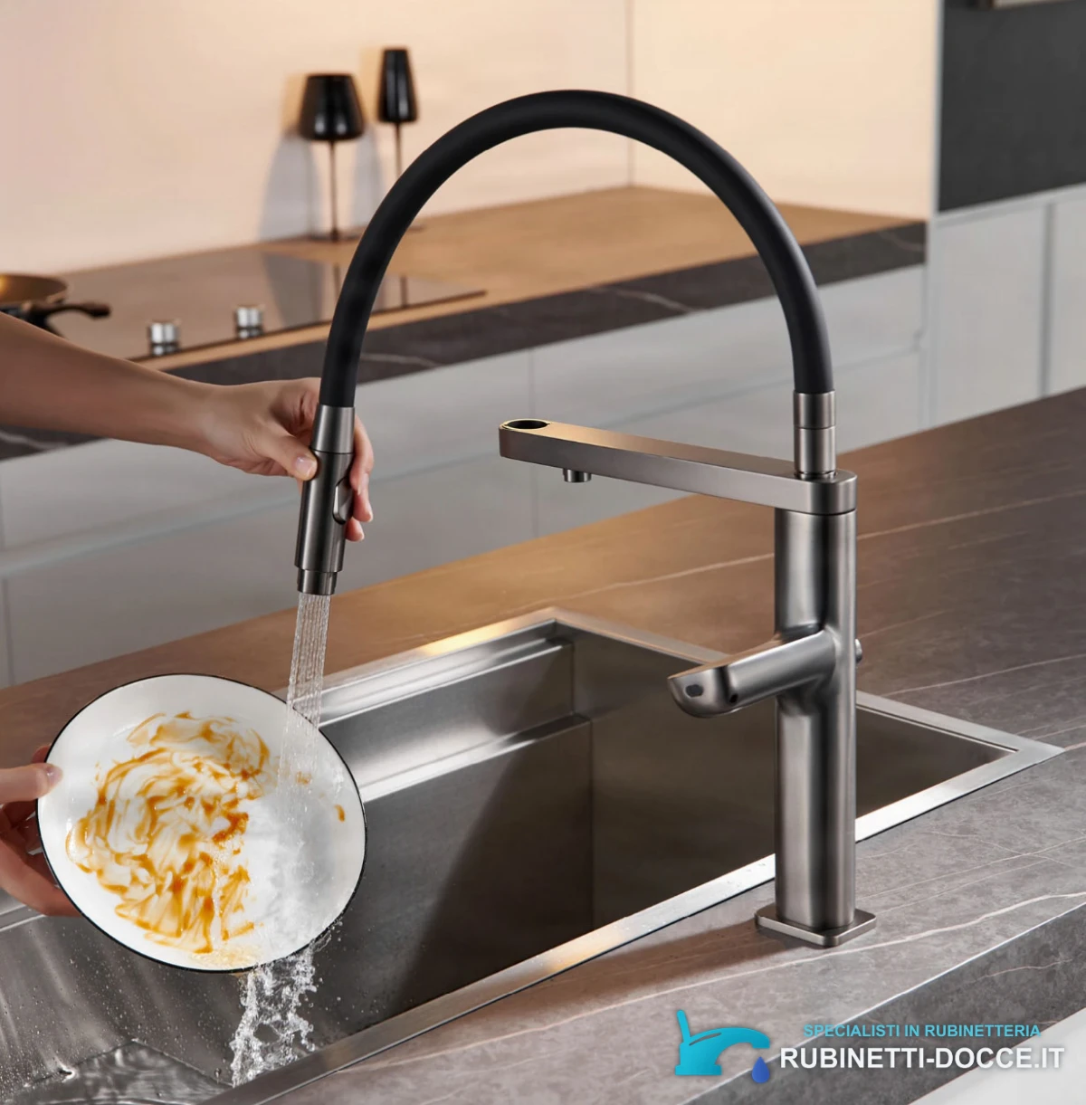 Miscelatore da cucina di lusso ELITE EDITION KFS1814 durante il risciacquo con doccetta estraibile