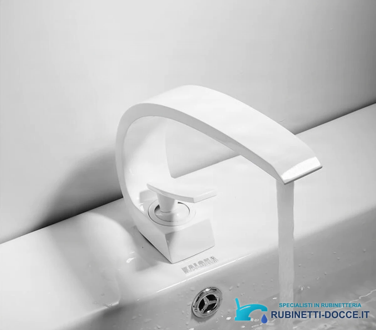 Miscelatore lavabo GB1424-zs bianco in uso sul lavabo