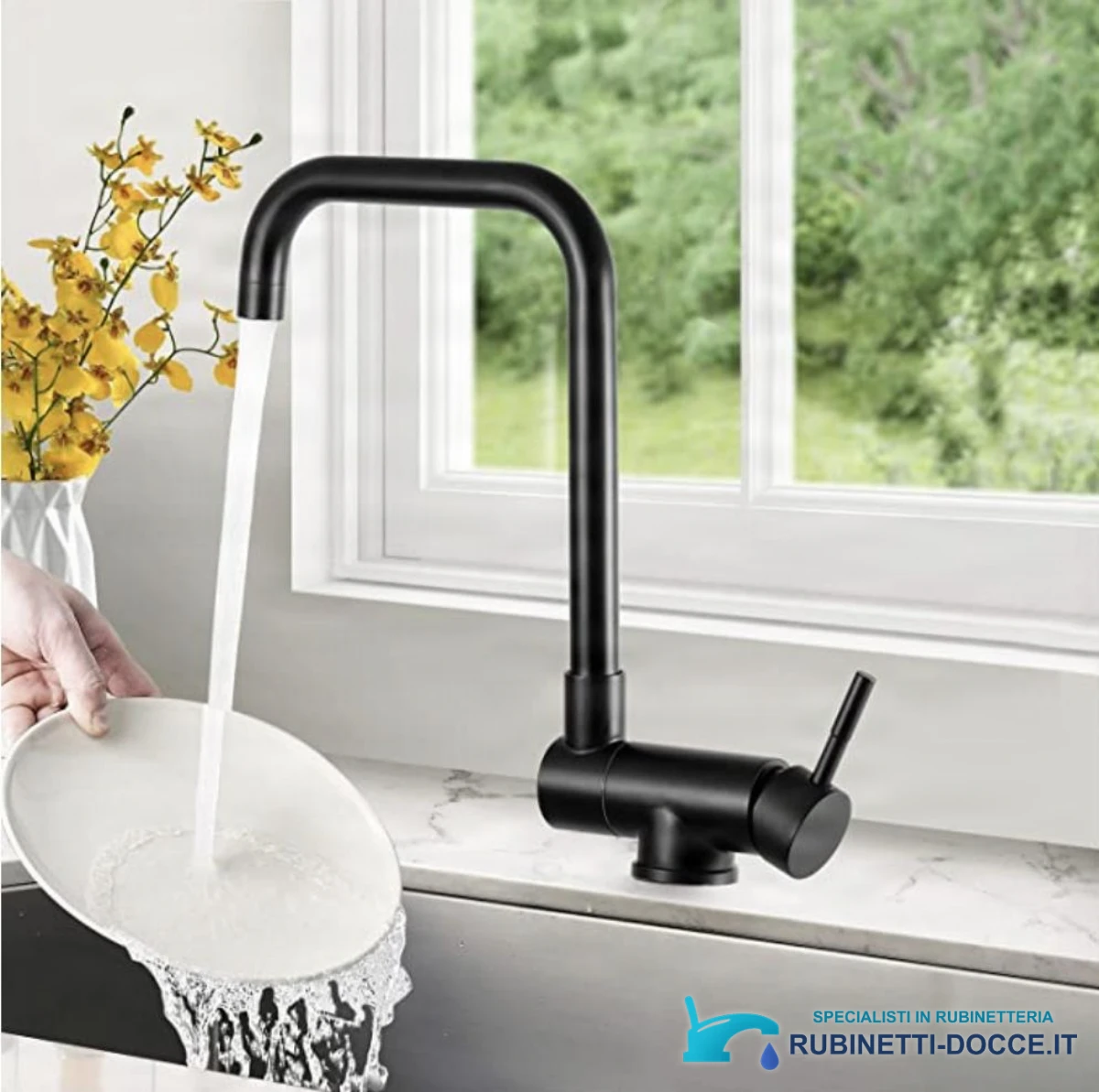 Miscelatore ribaltabile in ottone PA13536 installato sul lavello da cucina