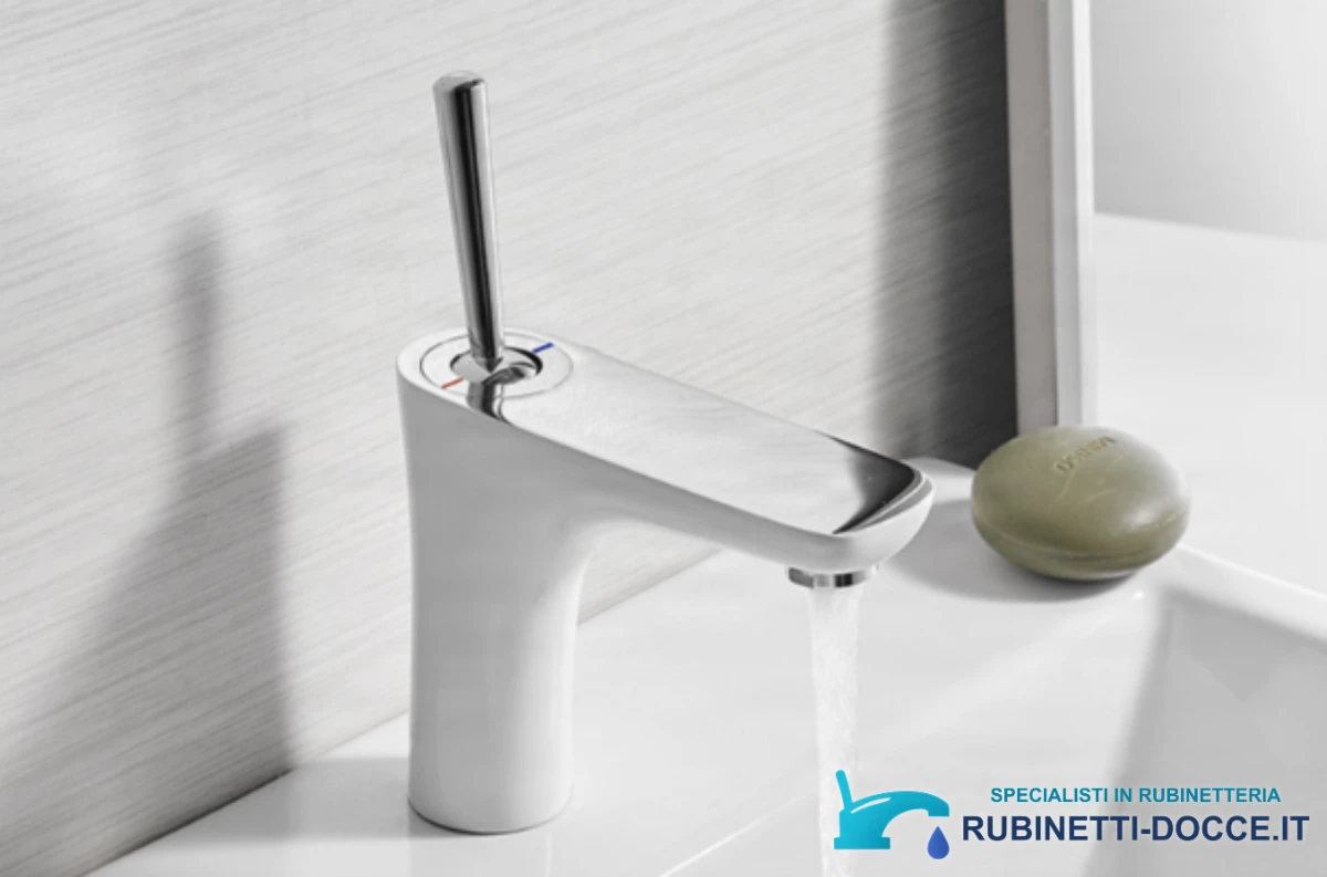 Elegante rubinetto da bagno BKK1306 bianco con dettagli cromati