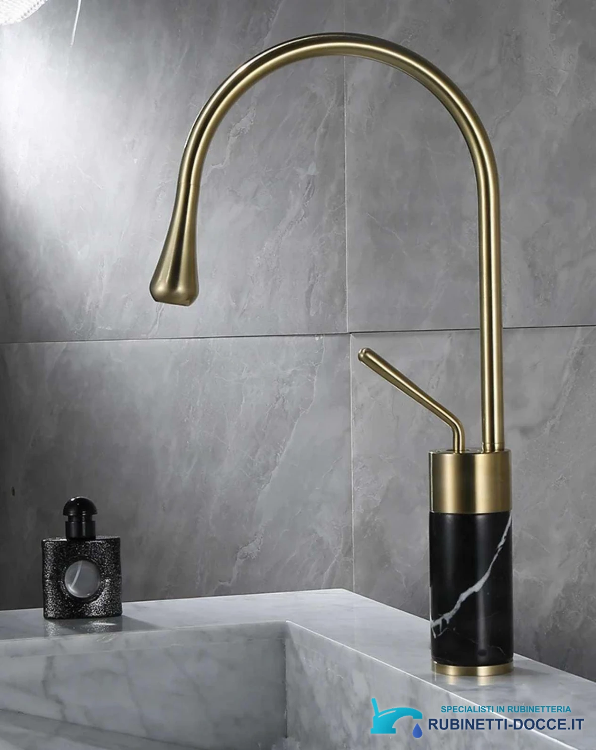 Rubinetto lavabo EYN in ottone con bocca girevole BF0954 in oro spazzolato