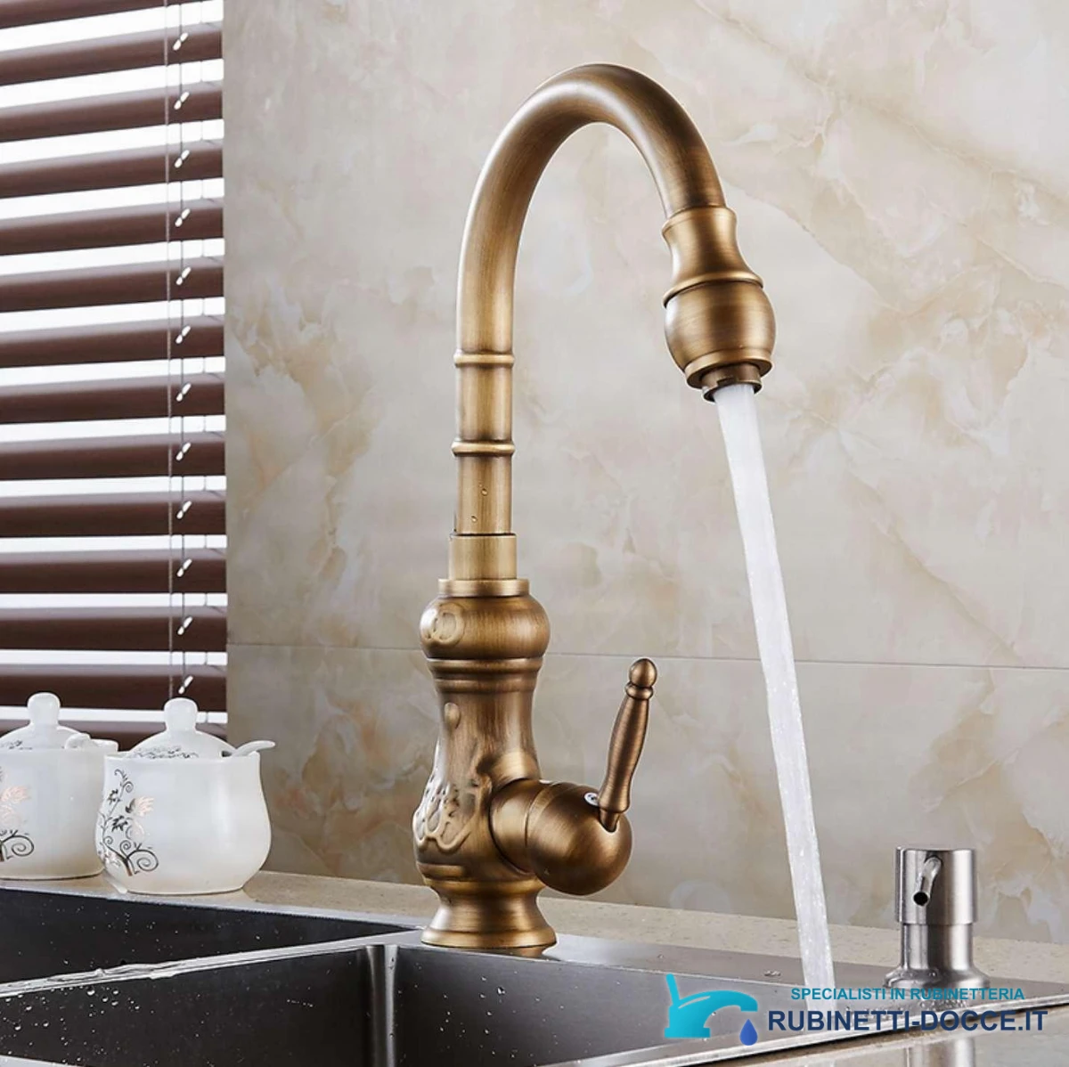 Rubinetto da cucina EYN AQ1558 con LED e bocca girevole, in più finiture tra cui ottone antico e bronzo antico